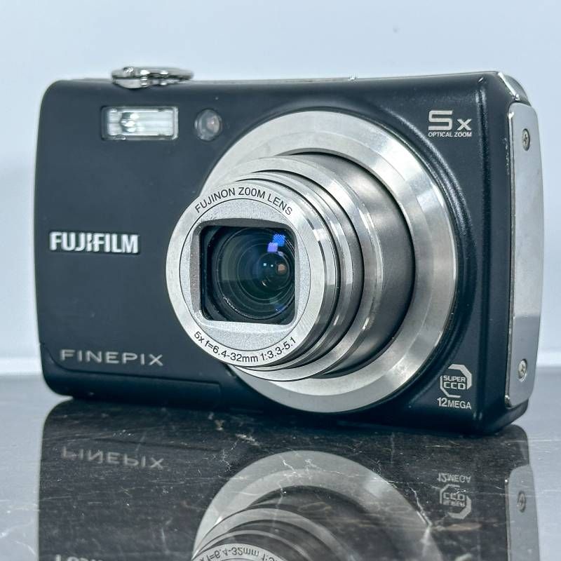 【美品　人気色ブラック】FUJIFILM FinePix F100fd FUJIFILM FinePix F100fd ブラック 1200万画素 大型1/1.6型CCD 28mm