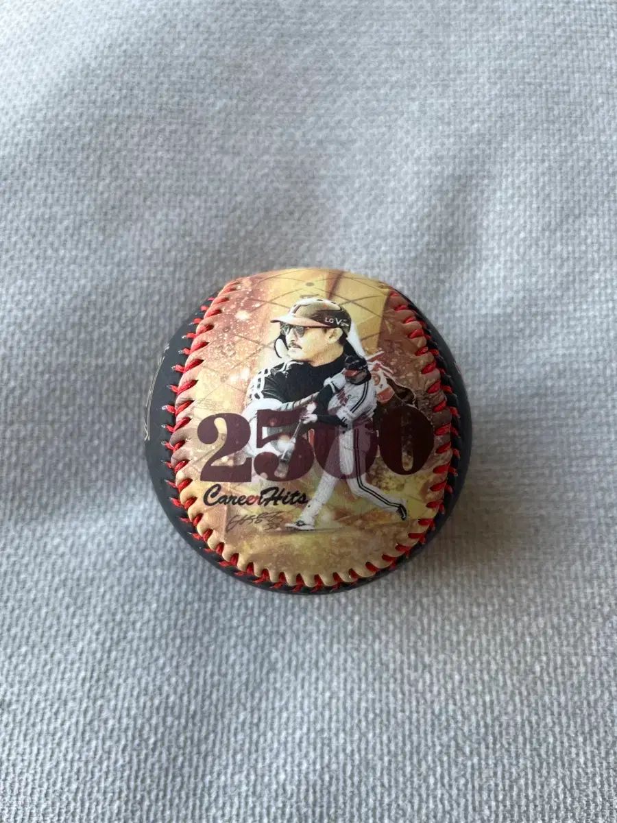 パク・ヨンテク 2500安打 記念球