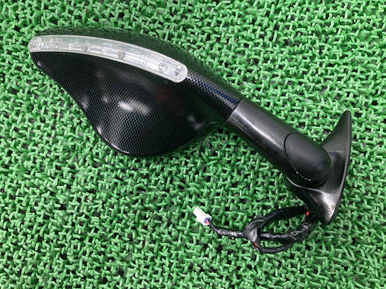 FAR製899パニガーレ 1199パニガーレ ミラー 右 ドゥカティ LEDウインカー内蔵 カーボン調 割れ欠け無し 品薄 品 Qn