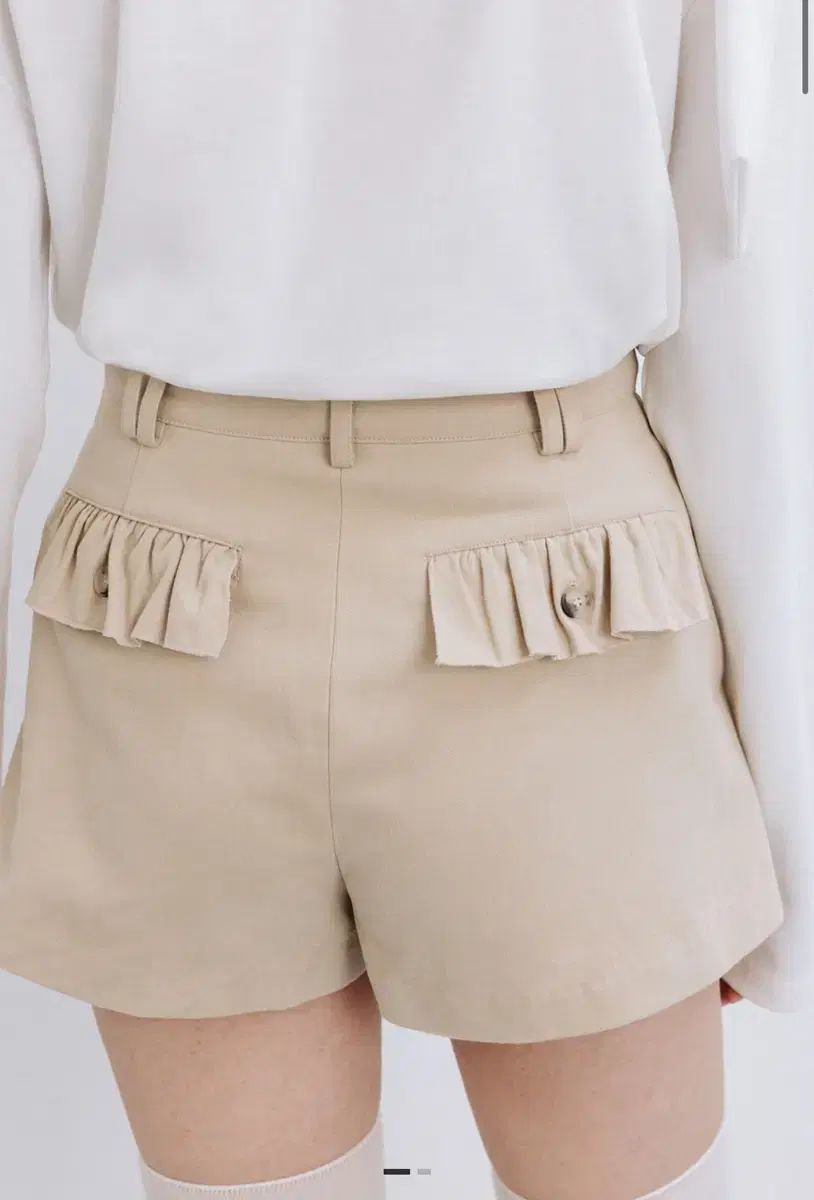 THETIS フリル ボタン ワイド ショーツ S サイズ