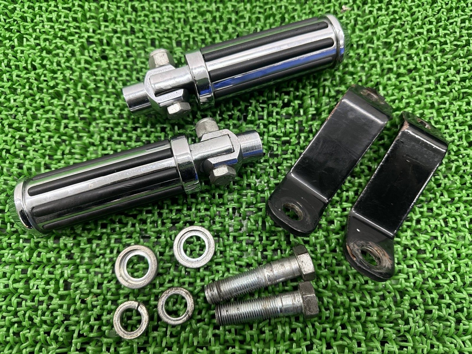 ネオファクトリー製ソフテイル タンデムステップ 左右 社外 ハーレー エボ ホルダー付 パッセンジャーフットペグ FLSTF oJ