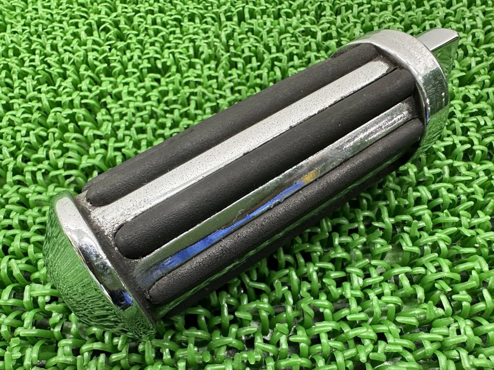 ネオファクトリー製ハーレー タンデムステップペグ 片側 社外 太ペグ
