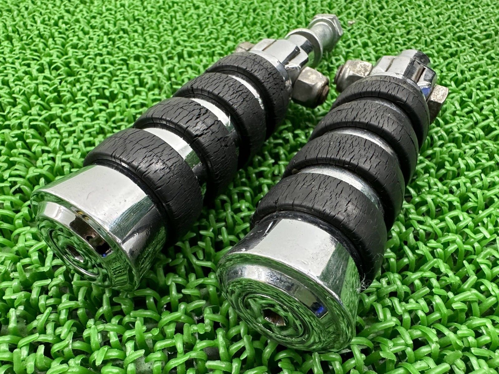 ガレージT&F製ソフテイル タンデムステップ 左右 社外 中古 ハーレー