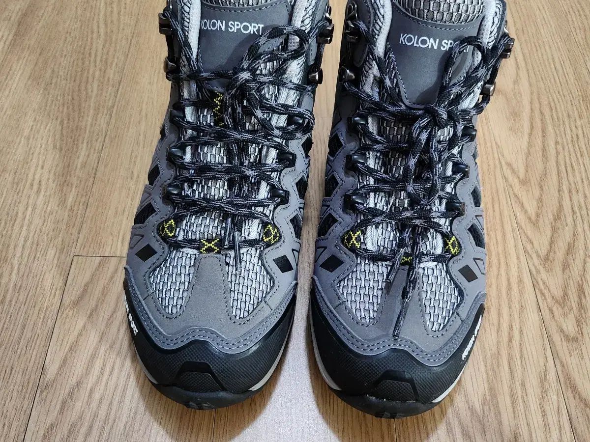 コーロンスポーツ トレッキングシューズ ミッドカット グレー