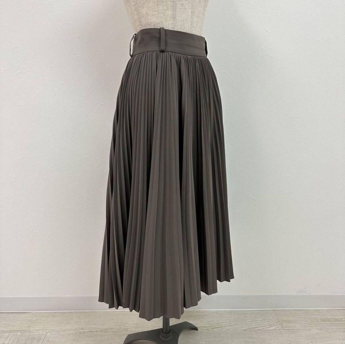 ★HYKE完売ポリエステルタフタプリーツスカート黒★サイズ2★試着のみ美品 2 HYKE TAFFETA PLEATED SKIRT プリーツスカート 黒