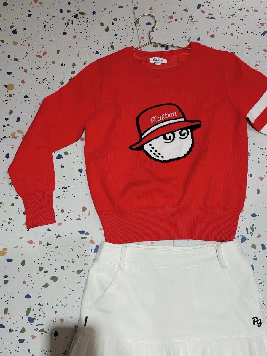 MALBON GOLF マルボンゴルフ - 完全華やかなレッド防風ニット / ほぼ