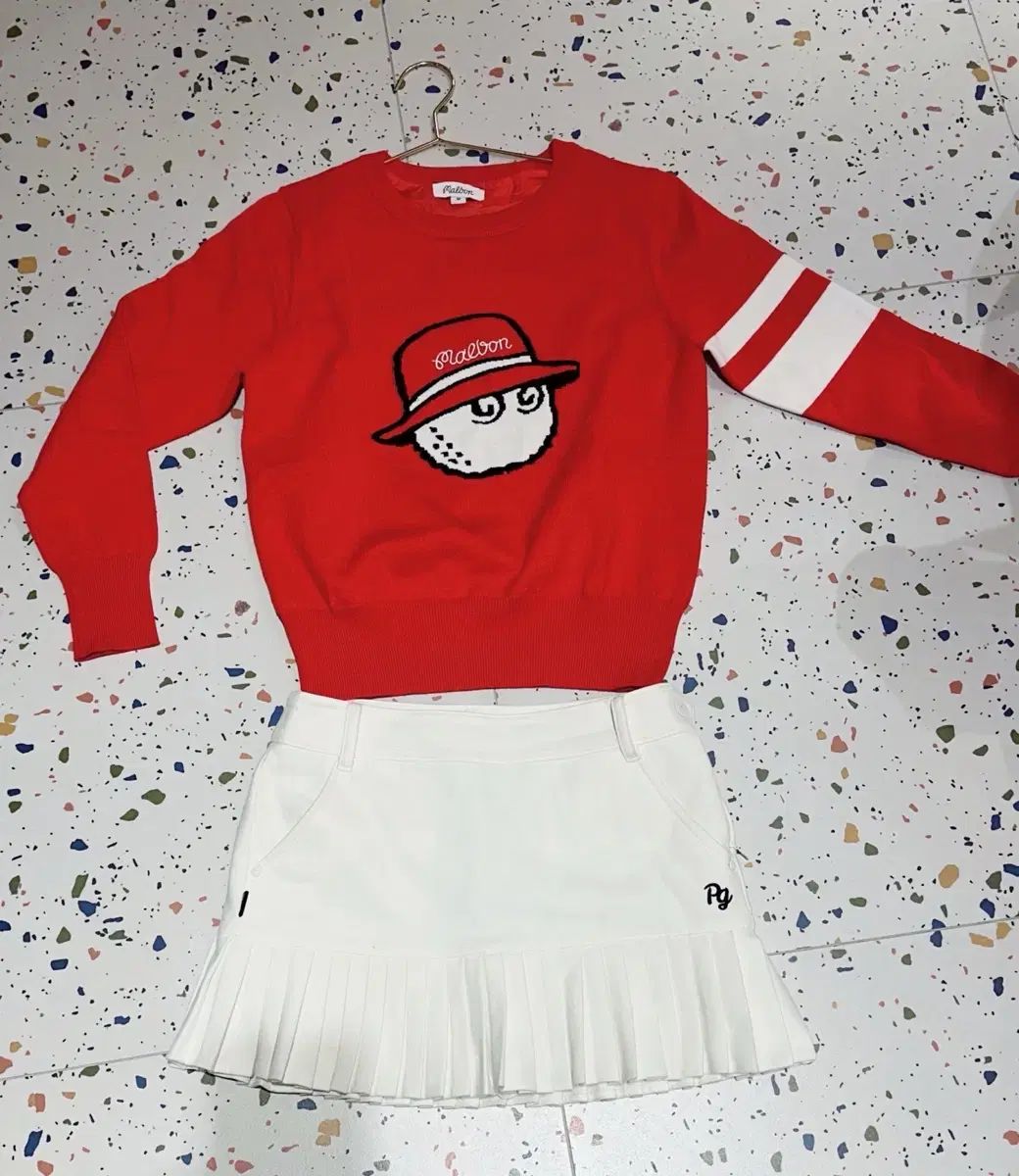 MALBON GOLF マルボンゴルフ - 完全華やかなレッド防風ニット / ほぼ