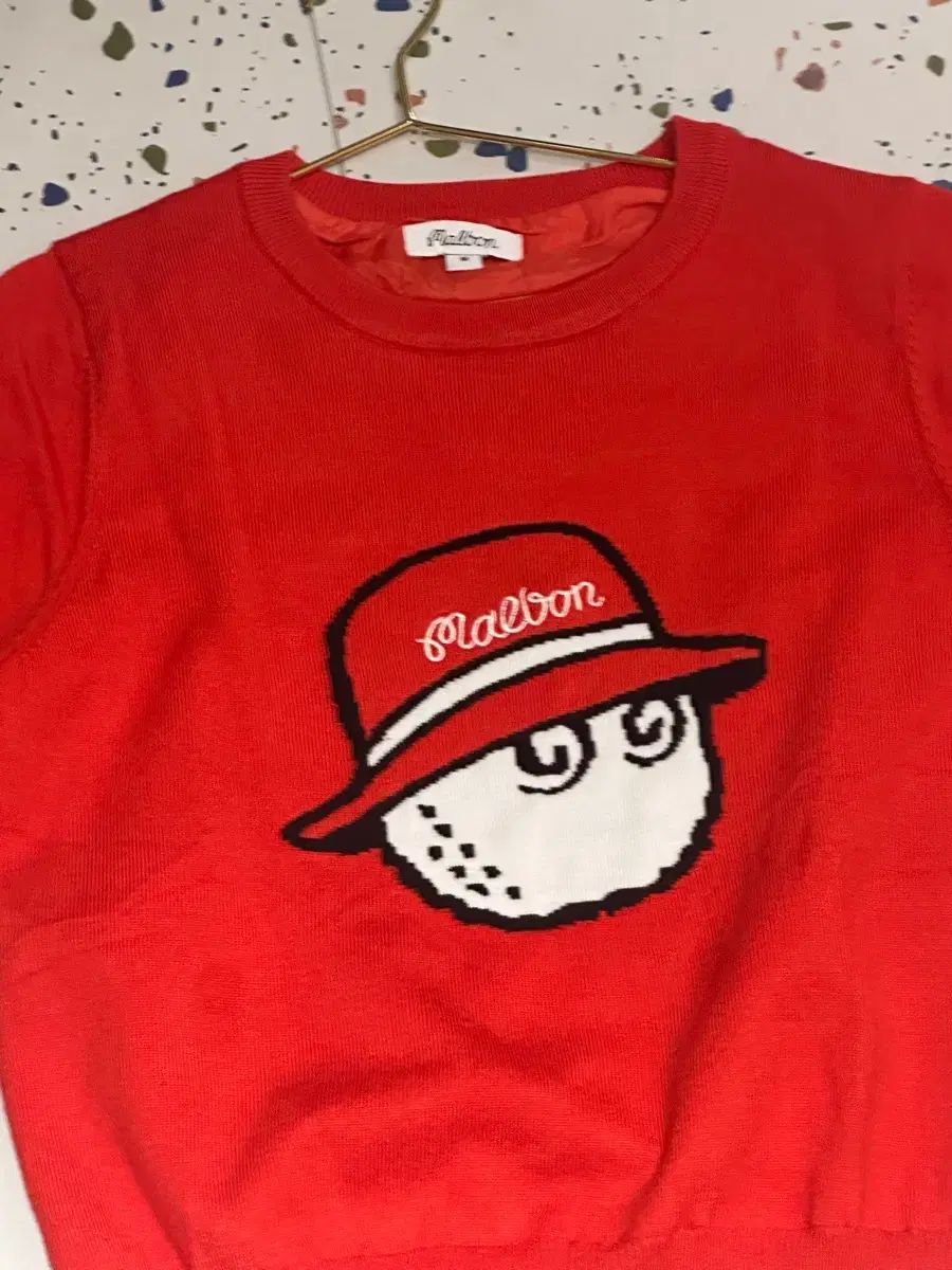 MALBON GOLF マルボンゴルフ - 完全華やかなレッド防風ニット / ほぼ