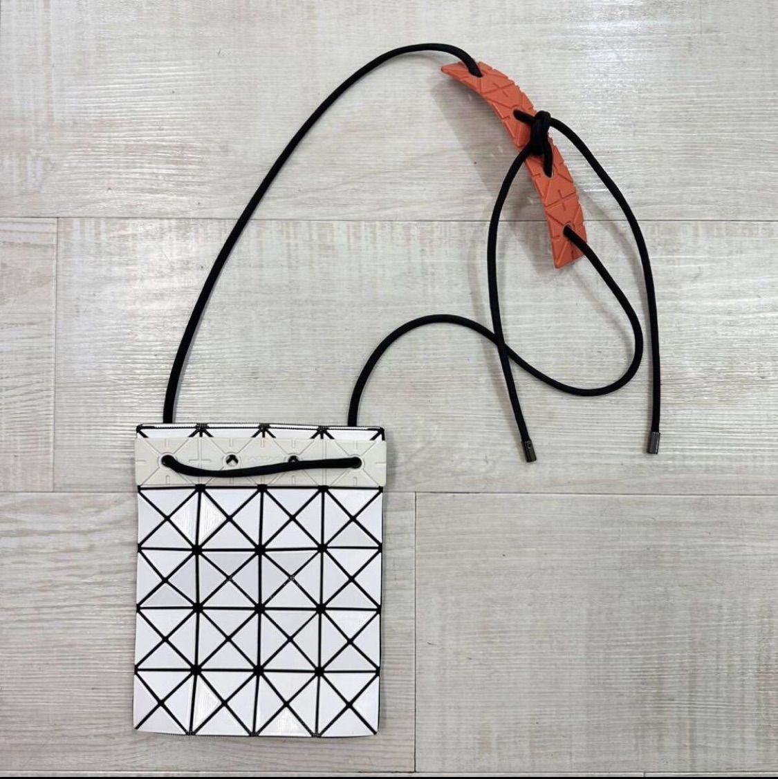 バオバオ イッセイミヤケ プリズムミニポシェット BAO BAO ISSEY MIYAKEの新作ミニポシェット、プチ外出に最適 - 路面店