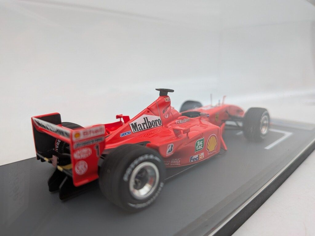 BBR MODELS 1 43レジンモデル Marlboro FERRARI F 2001 G P M BG 227