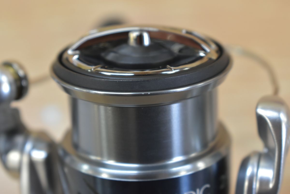 SHIMANO STRADIC 2500HGS スピニングリール シマノ 15 ストラディック 2500HGS SHIMANO STRADIC スピニングリール