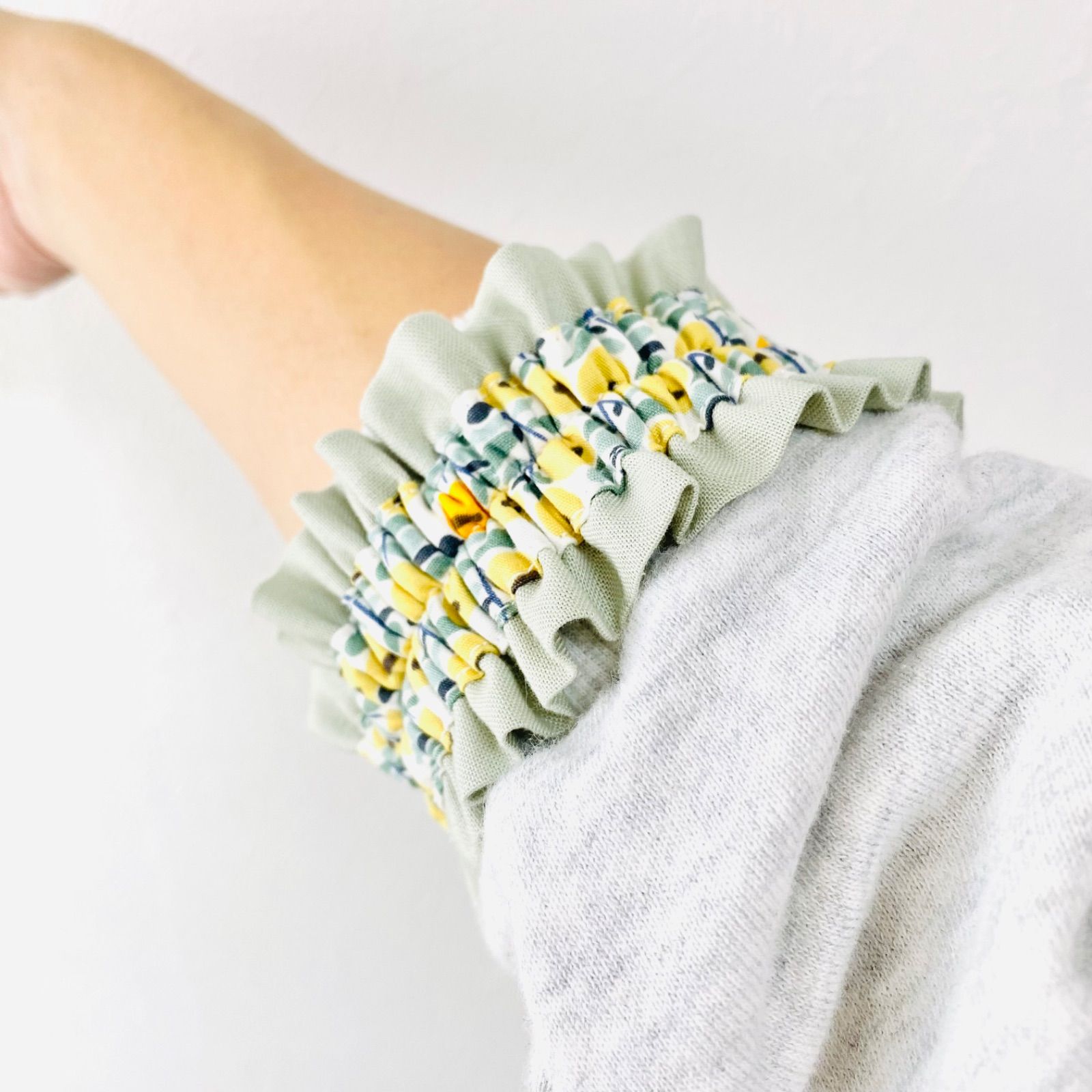 ハンドメイド アームバンド アームカバー 小花柄 グリーン - メルカリ