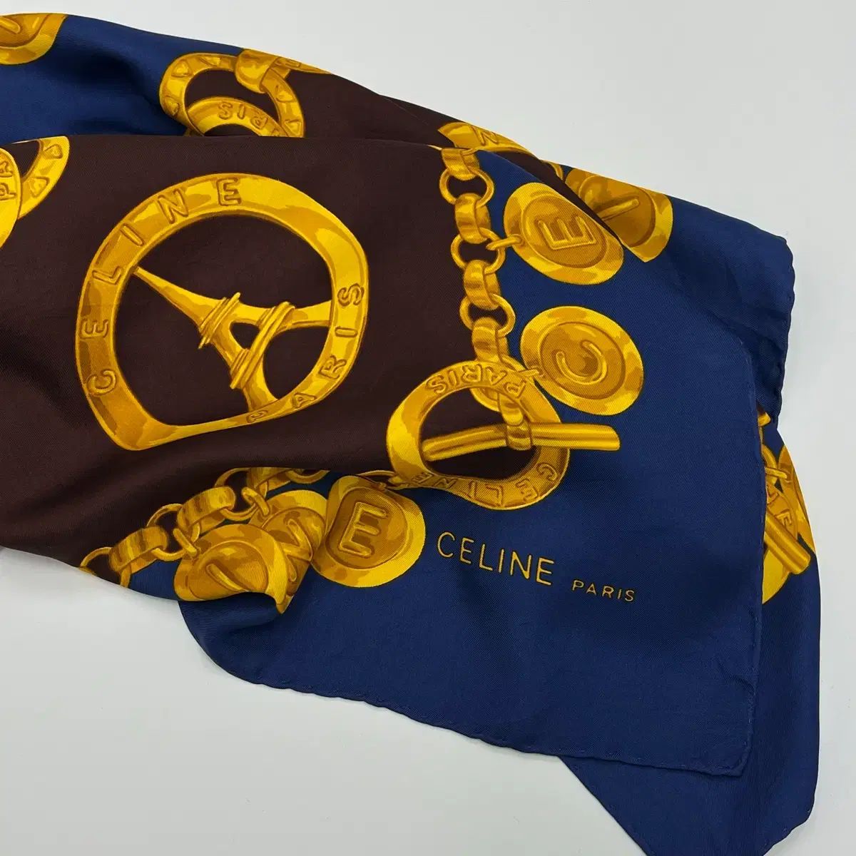 Celine セリーヌ シルク スカーフ 86*86 - メルカリ