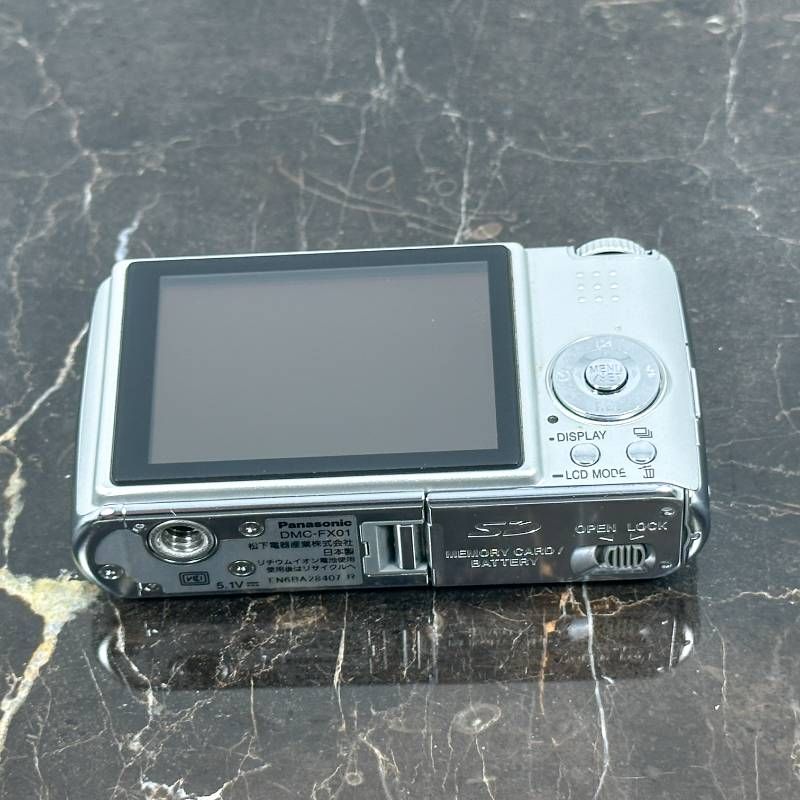 美品】Panasonic LUMIX DMC-FX01 600万画素 28mm広角 LEICAレンズ 光学
