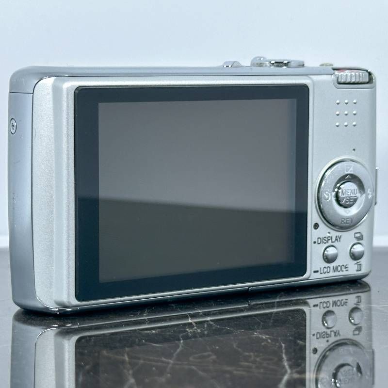 美品】Panasonic LUMIX DMC-FX01 600万画素 28mm広角 LEICAレンズ 光学
