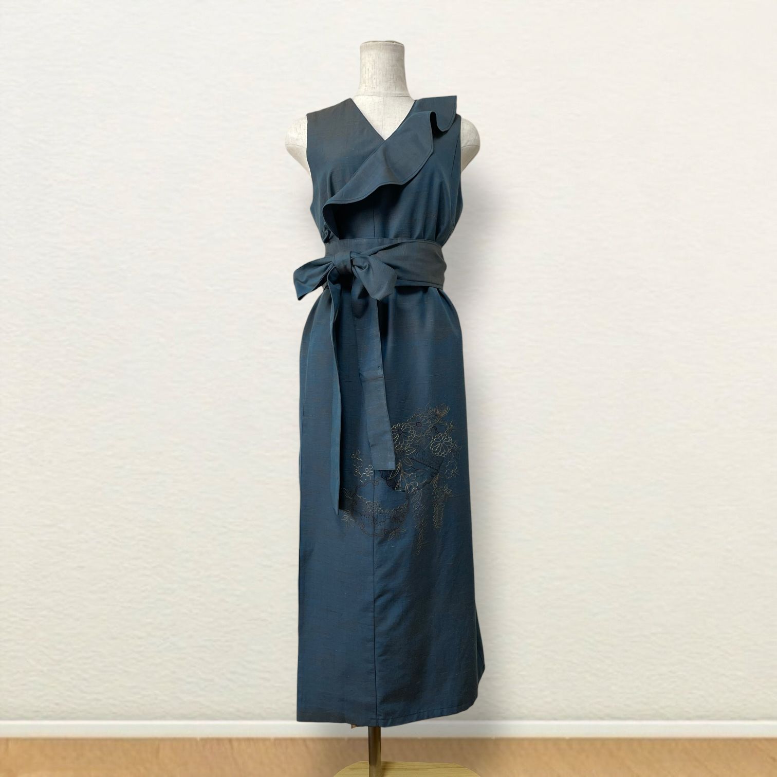 Newデザイン 紅花染 Kanataの茶道ドレス MLサイズ 青と鶯色の調和 やわらかな紬の着物で作った 茶道お稽古着 逆勝手兼用 サッシュベルト 数寄屋袋付き