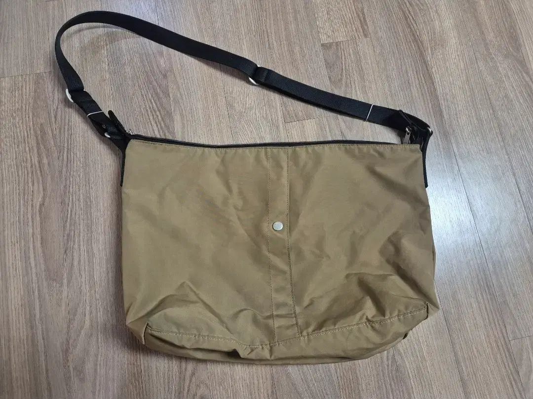 ポーター カーキ色 クロスバック 表参道 別注モデル
