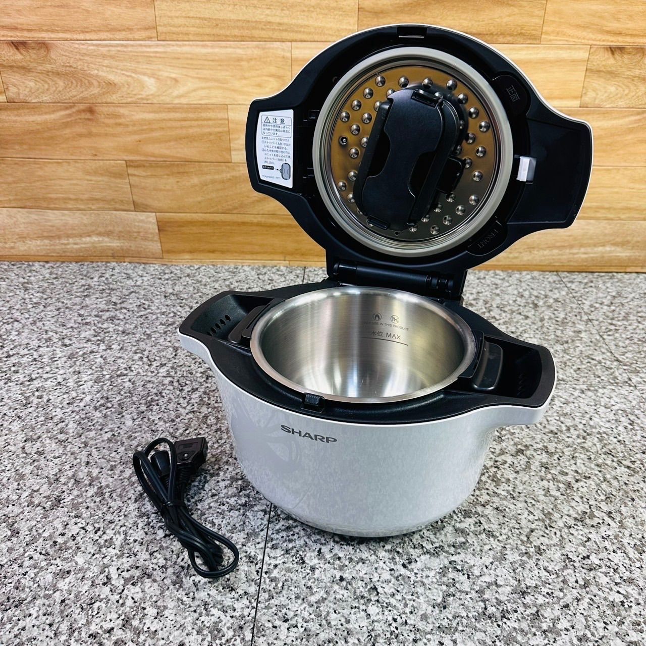 SHARP シャープ KN-HW16E-W 水なし自動調理鍋 2021年 HEALSiO ヘルシオ