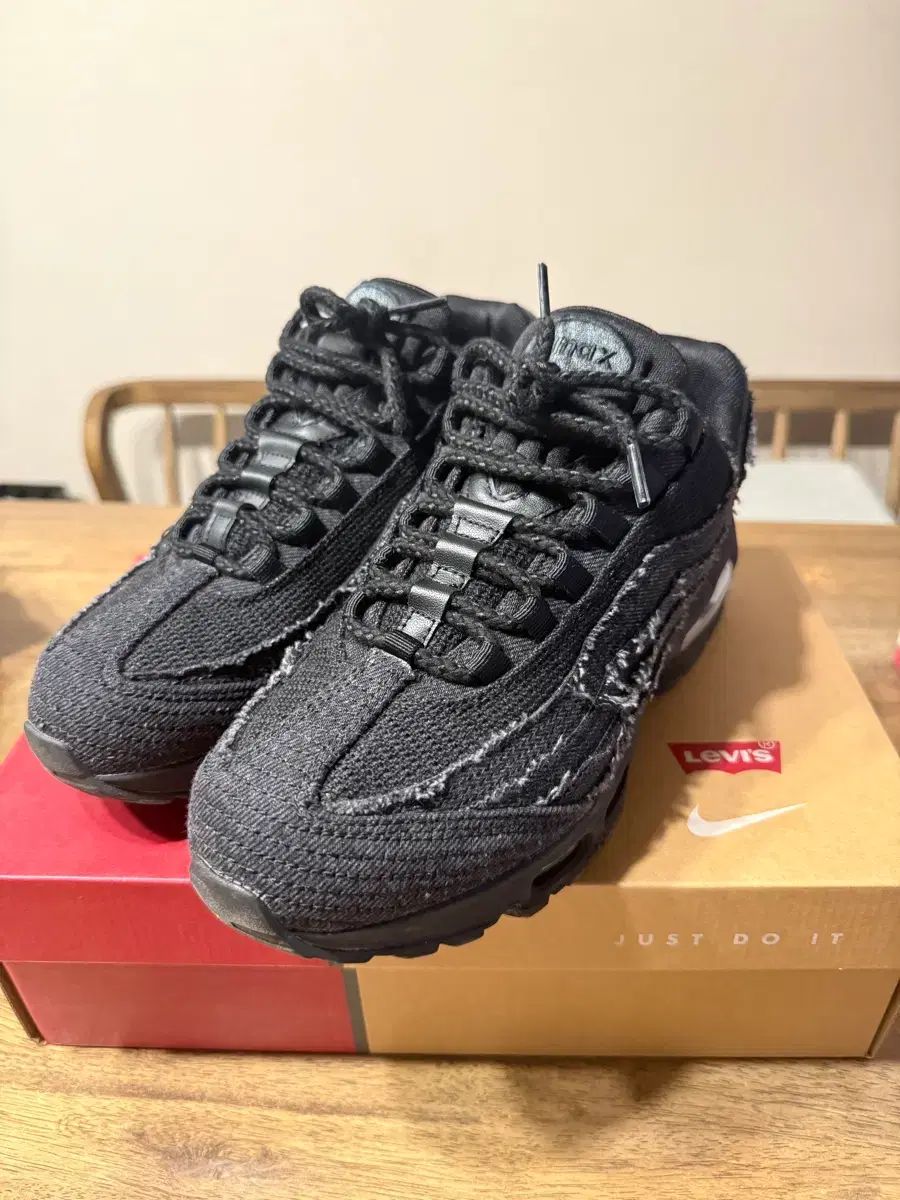 ナイキ エアマックス 95 リーバイス ブラック