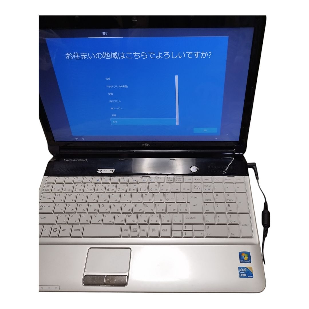 富士通 AH 530 3 B ノートパソコン Windows 10変更済み Office付属 アダプター他社製 15.6型 大画面 本体のみ 天板に 動作良好