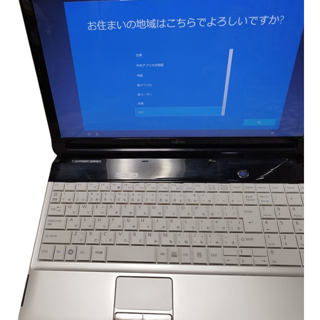 富士通 AH 530 3 B ノートパソコン Windows 10変更済み Office付属 アダプター他社製 15 6型 大画面 本体のみ 天板に 動作良好