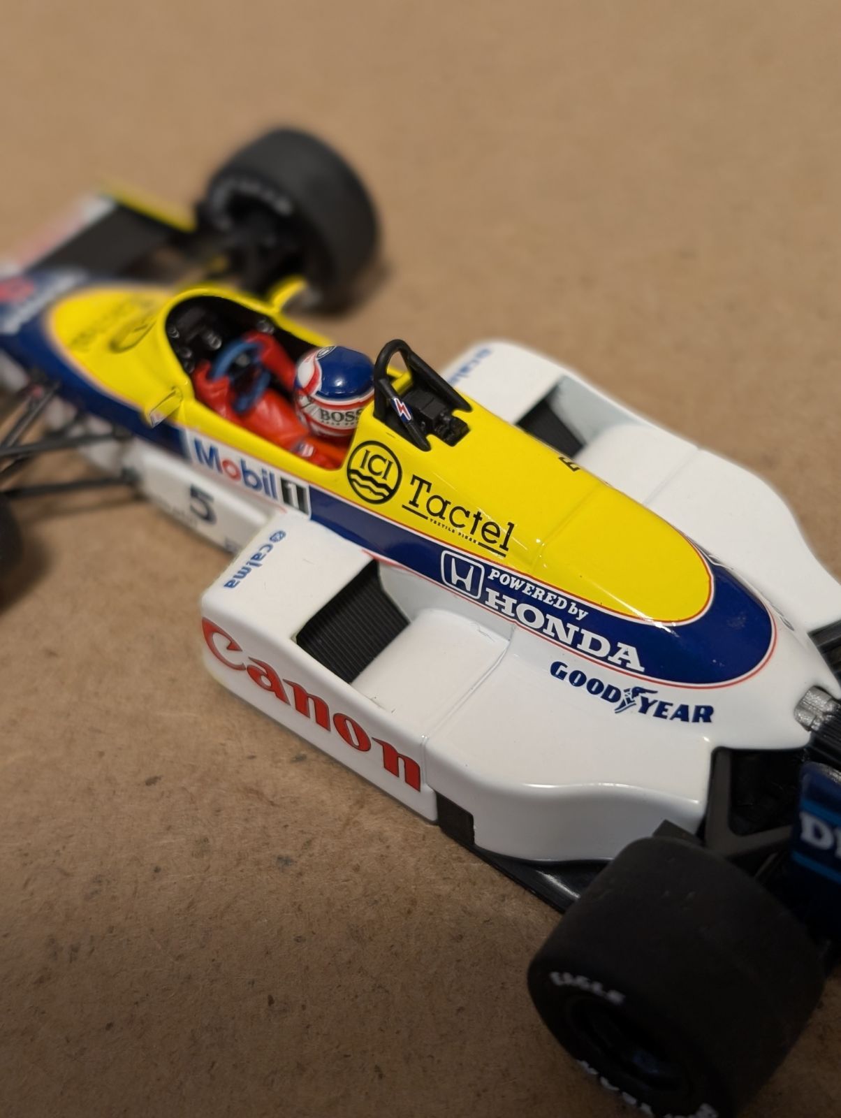 初優勝1/43ウィリアムズFW10ナイジェル・マンセル初優勝モデル