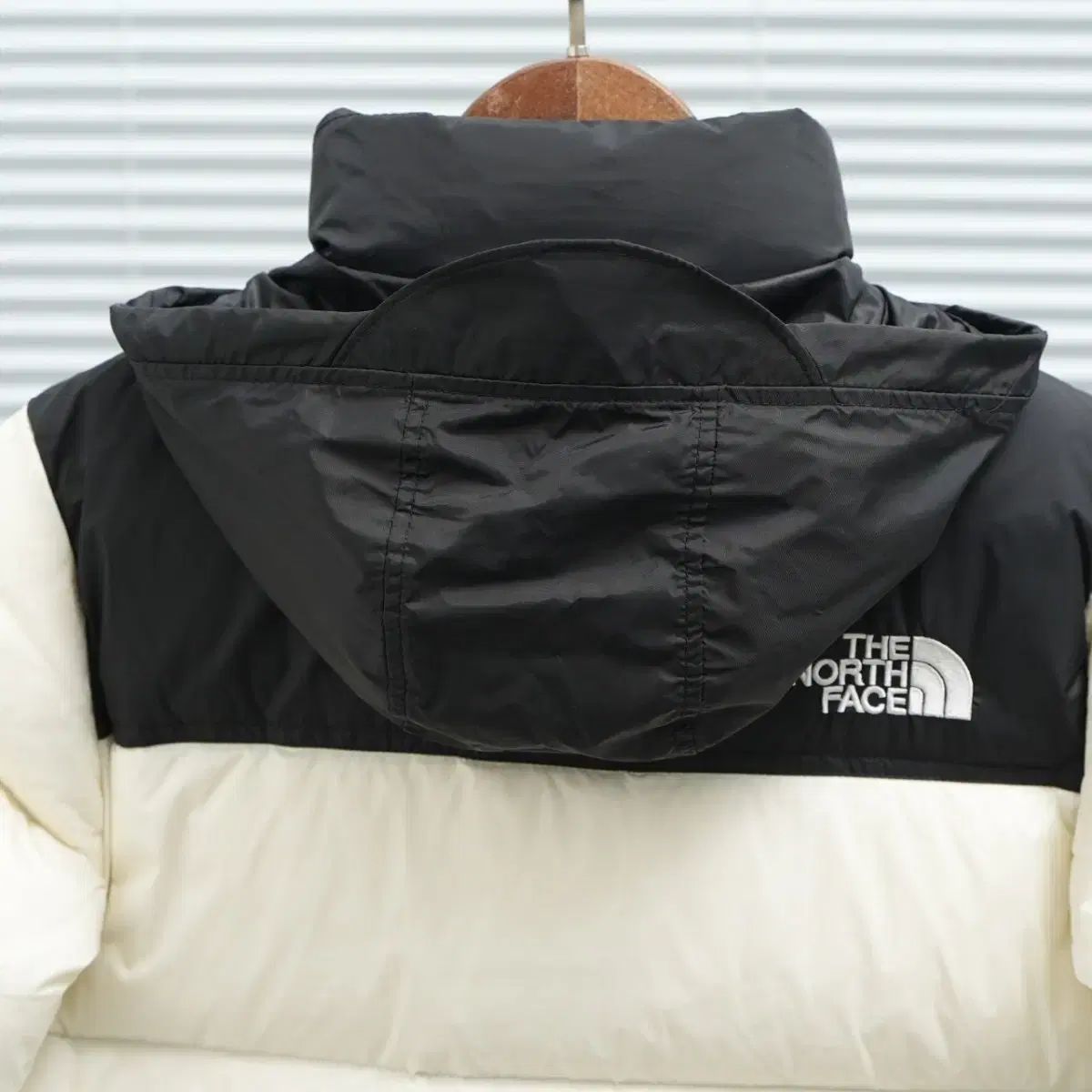 アイボリー ブラック