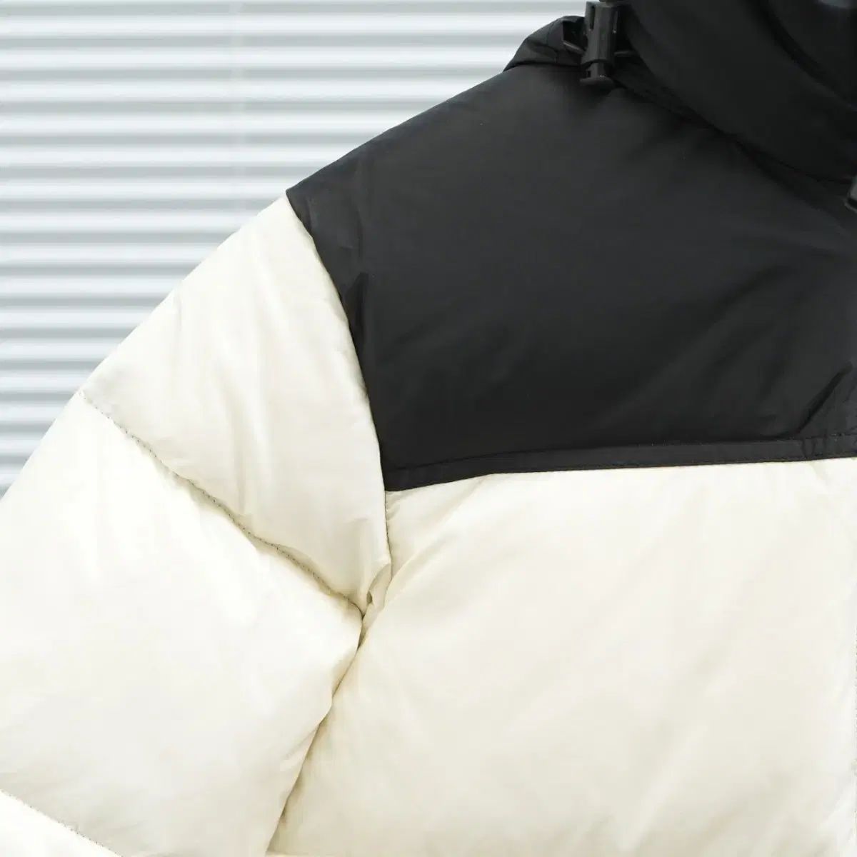 アイボリー ブラック