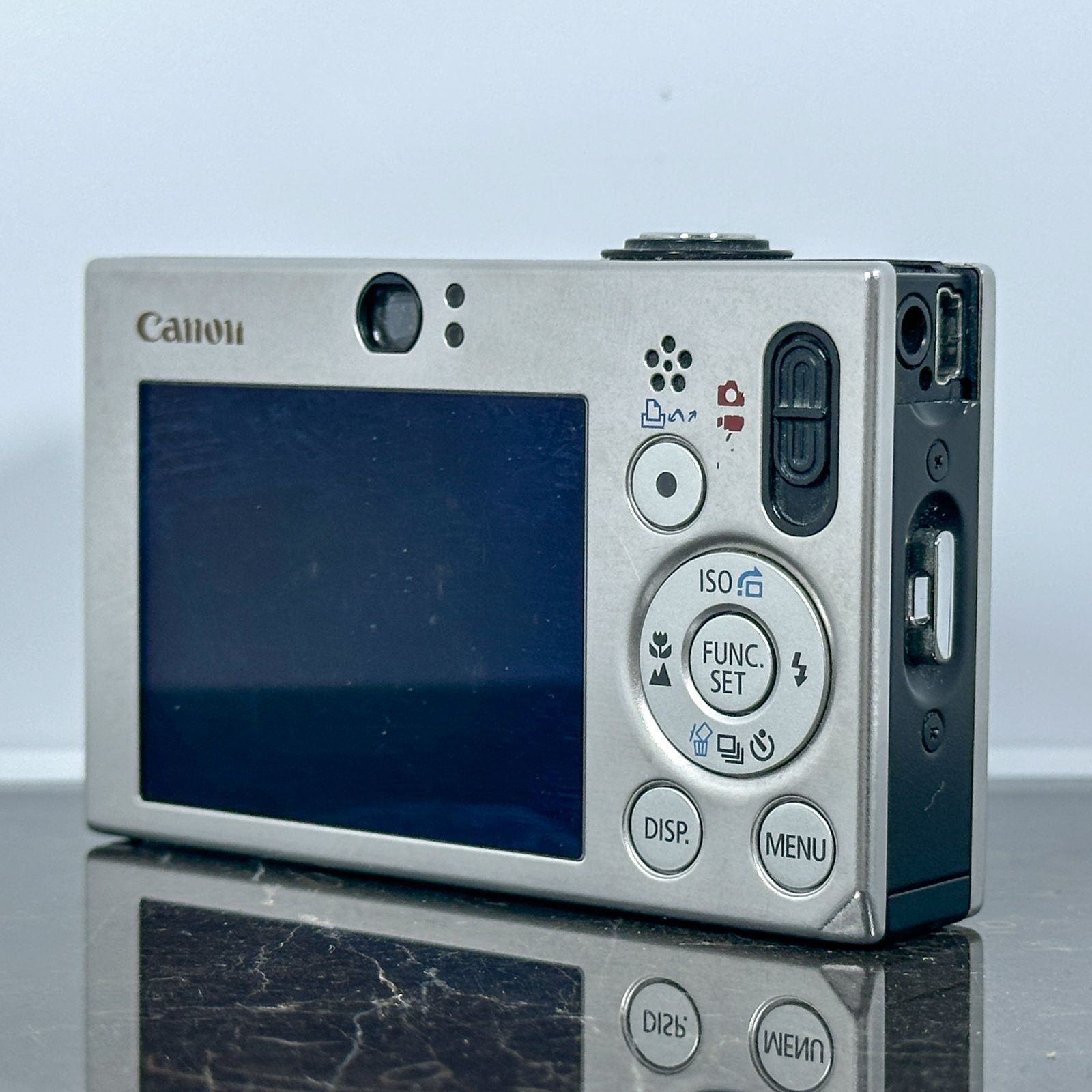 カメラ Canon IXY 710万画素 コンパクトデジタルカメラ