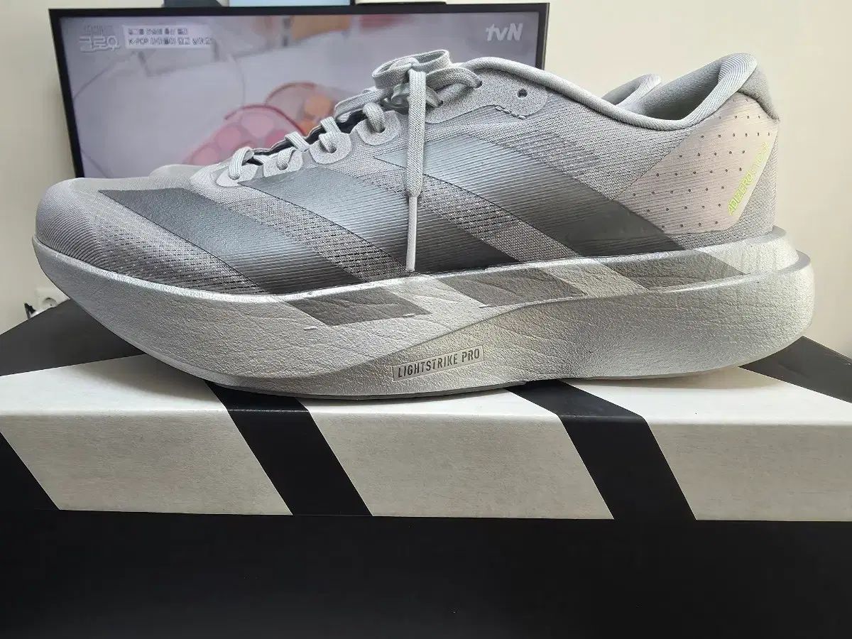 アディダス アディゼロ evo SL シルバー 285 級