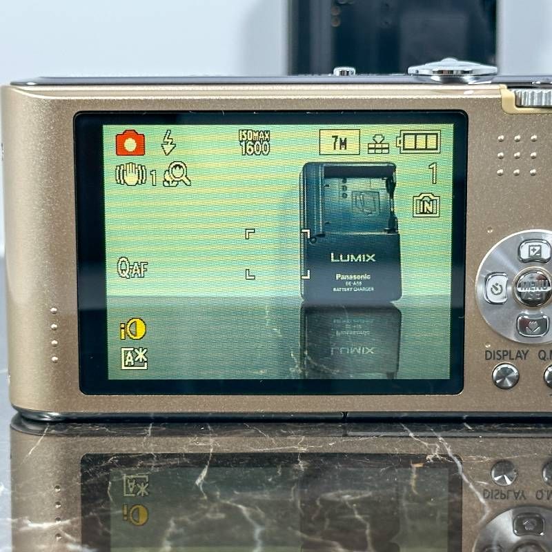 美品】Panasonic LUMIX DMC-FX66 ゴールド 1410万画素 25mm広角 LEICA