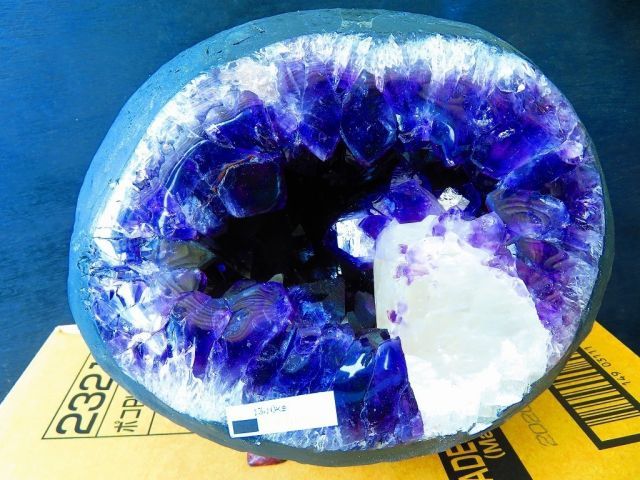 濃い濃い超強パワー 超迫力 品 ウルグアイ産 天然水晶宝石 台付きアメジストドーム超巨大13.3 kg 高さ280 mm tr 19294