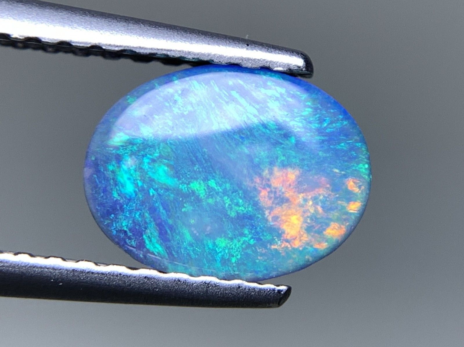 ブラックオパール 天然 0.615ct 宝石ソーティング付き 8.0㎜×6.1㎜×1.8