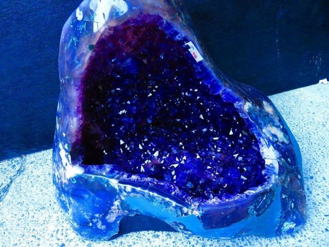 全面研磨済み超強パワー 濃い濃い ウルグアイ産 天然水晶宝石 アメジストドーム超巨大55 kg 高さ500 mm ｔｒ30032