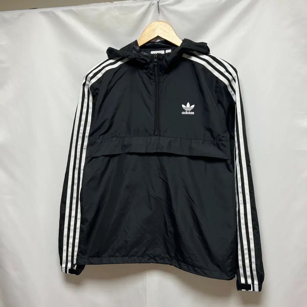 新品未使用 / adidas ブラック ウーブンウィンドブレーカー 正規品/S アディダス ヨーロッパ ウーブン ウィンドブレーカー