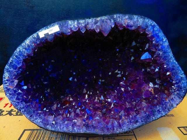 絶品濃い濃い超強パワー 超迫力 品 ウルグアイ産 天然水晶宝石 アメジストドーム超巨大19 32 kg 高さ380 mm tr 28595