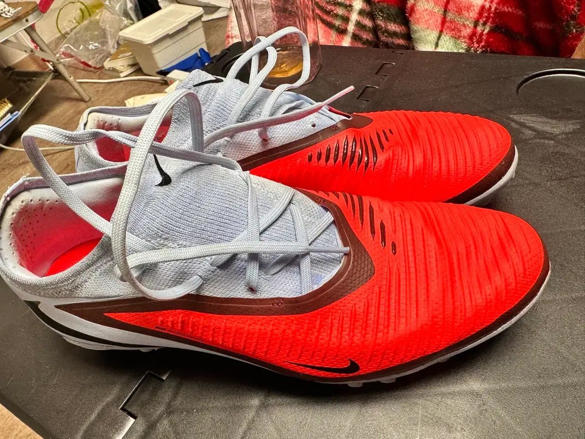 ナイキ FANTOM 6 プロTF 280