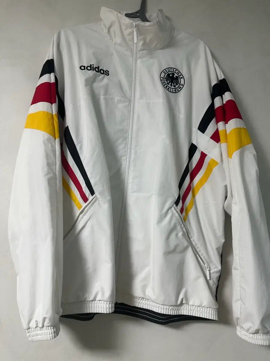 アディダス ドイツ 1996 ウーブン トラック ジャケット 白 出品 - メルカリ