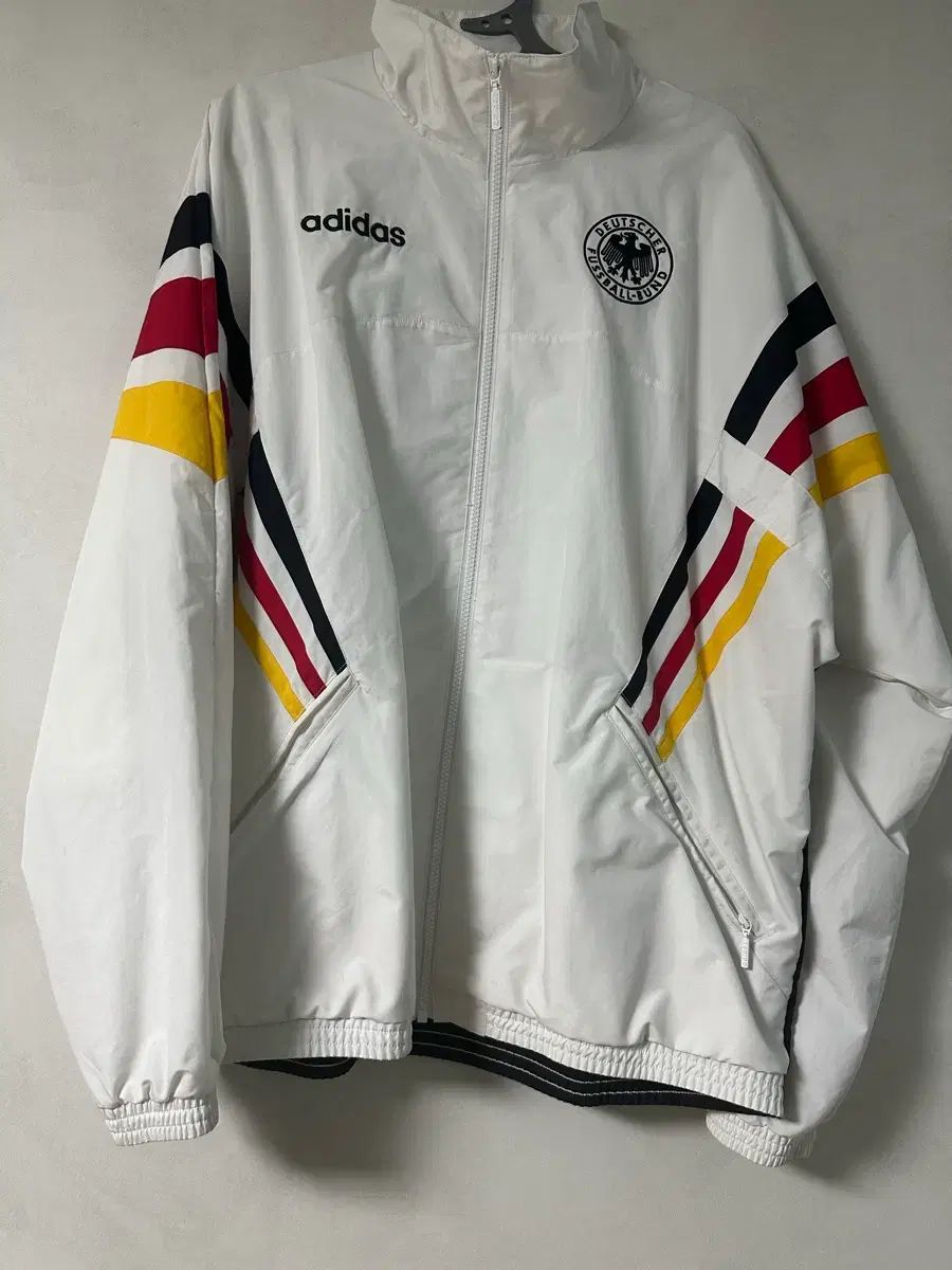 アディダス ドイツ 1996 ウーブン トラック ジャケット 白 出品 - メルカリ