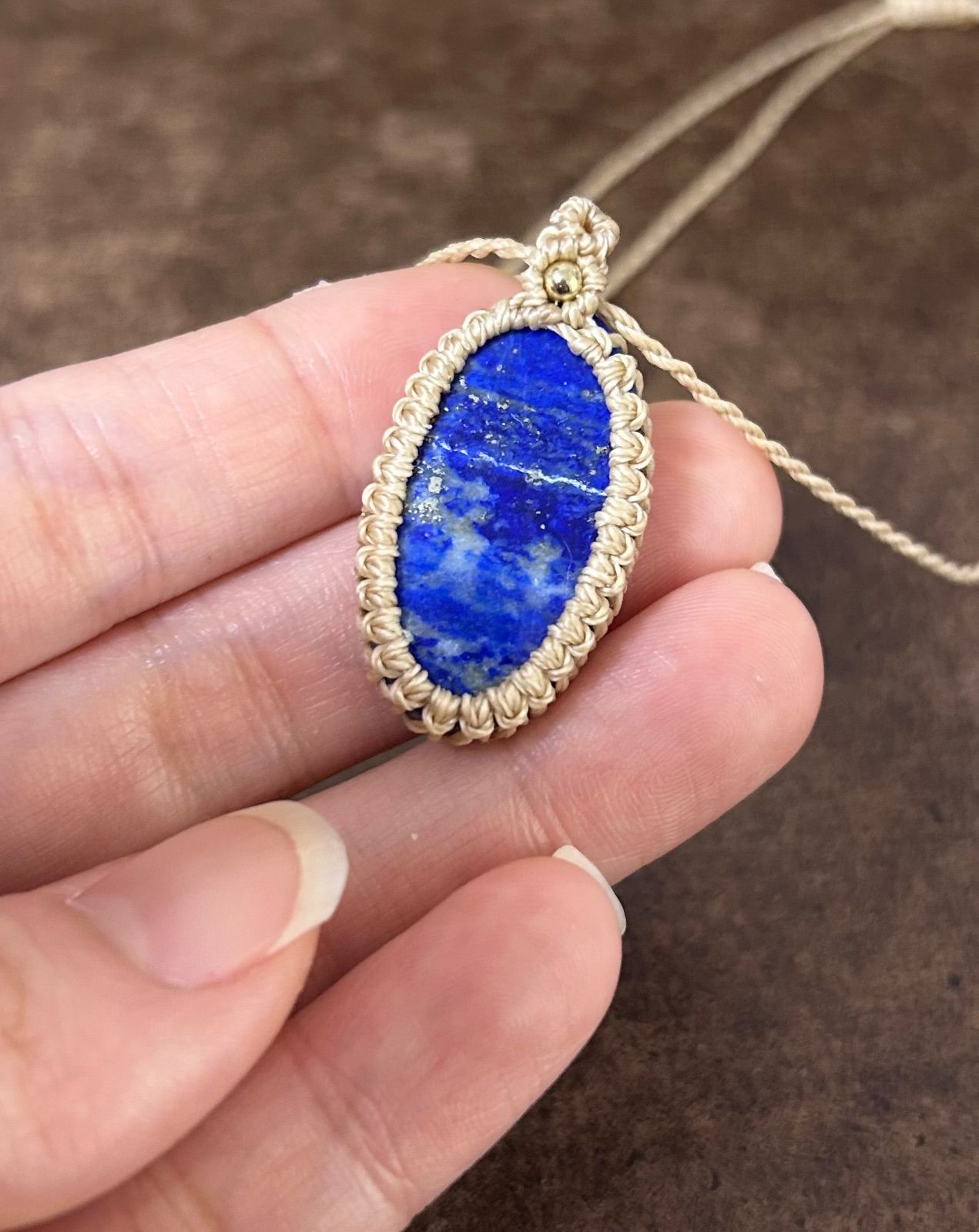 ラピスラズリ マクラメ ペンダント ネックレス - メルカリ