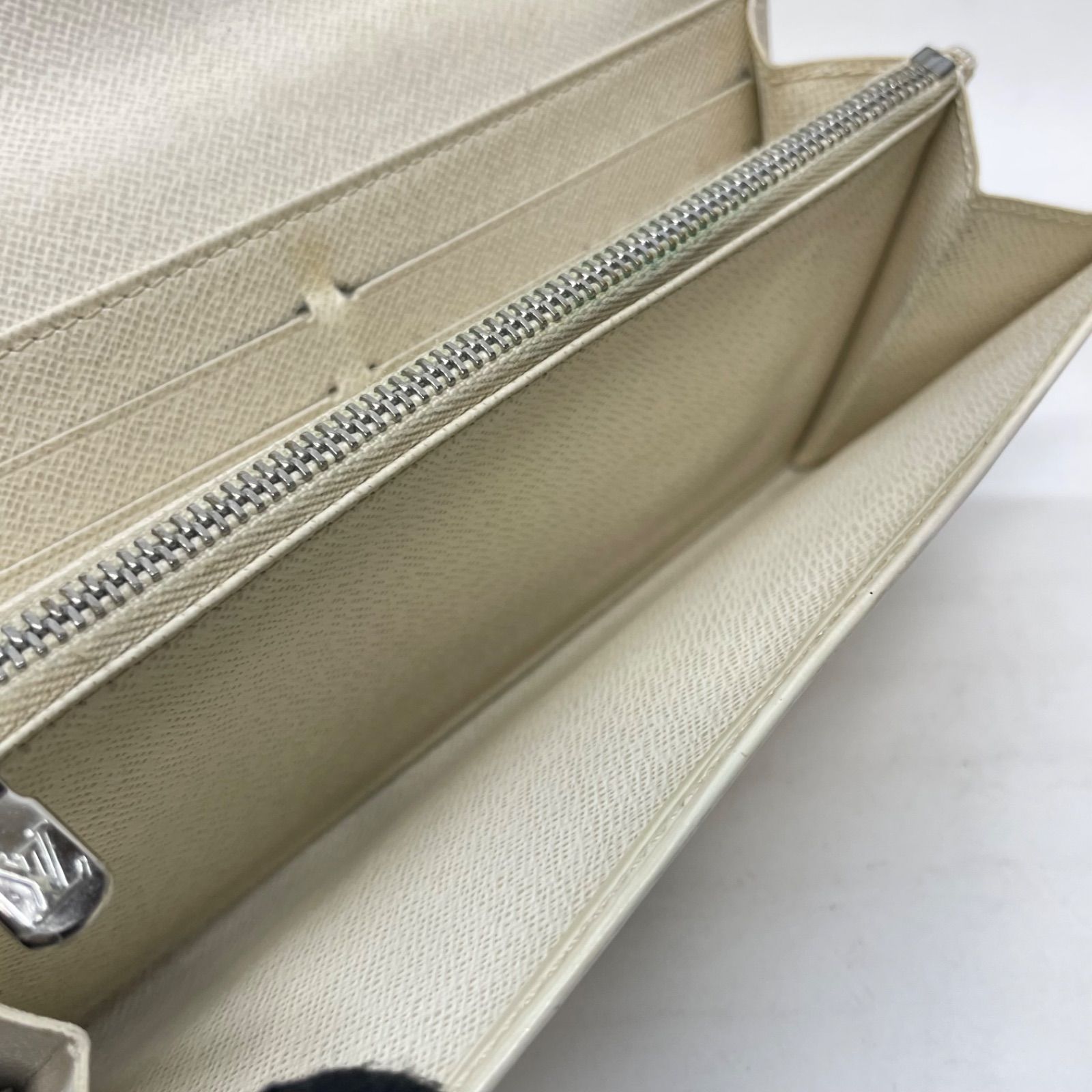 2156 LOUIS VUITTON ルイヴィトン エピ ホワイト 長財布 