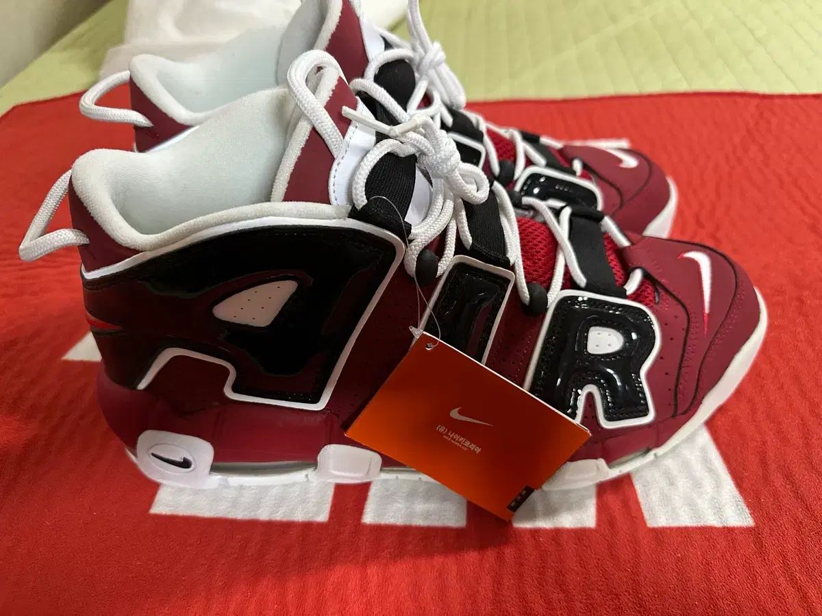 ナイキ モア アップテンポ