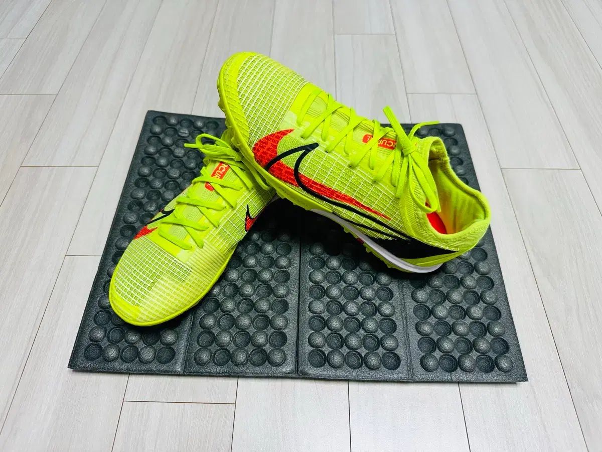 ナイキ マーキュリアル ベイパー tf 250 サッカーシューズ