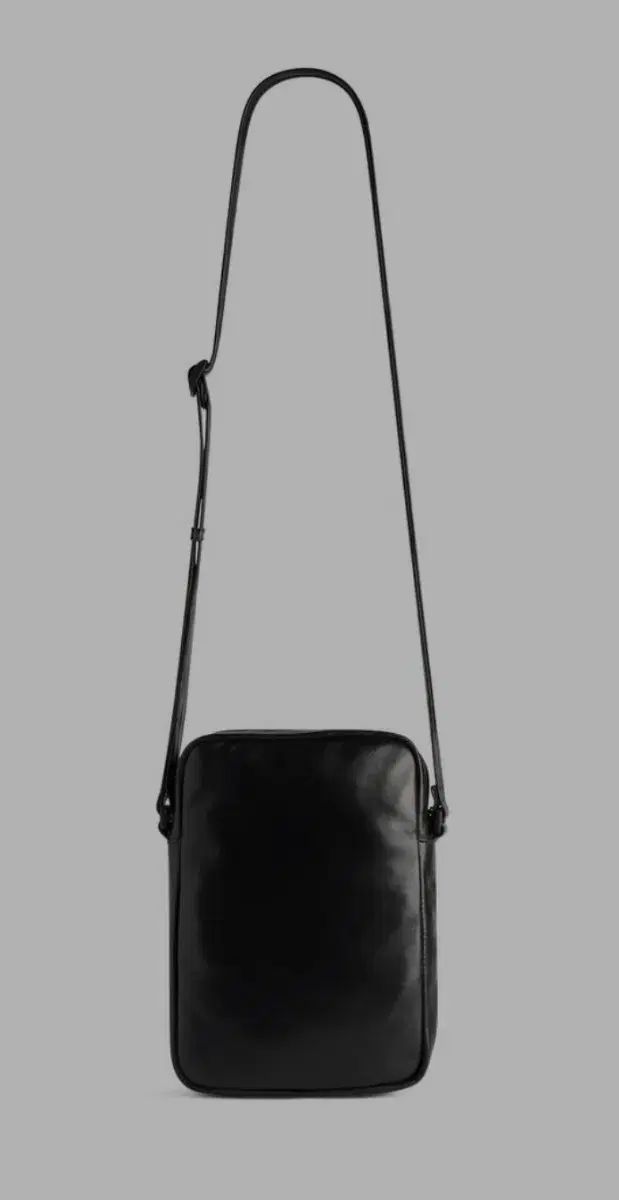 バレンシアガ アンダーアーマー クロスボディーバッグ ポーチ