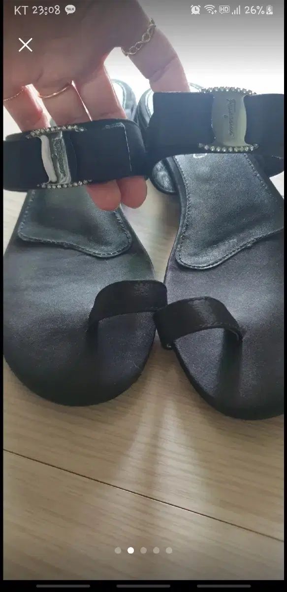 フェラガモ ブラック ウール リボン サンダル