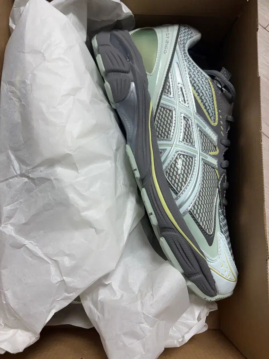 アシックス x キココスタディノフ コラボ