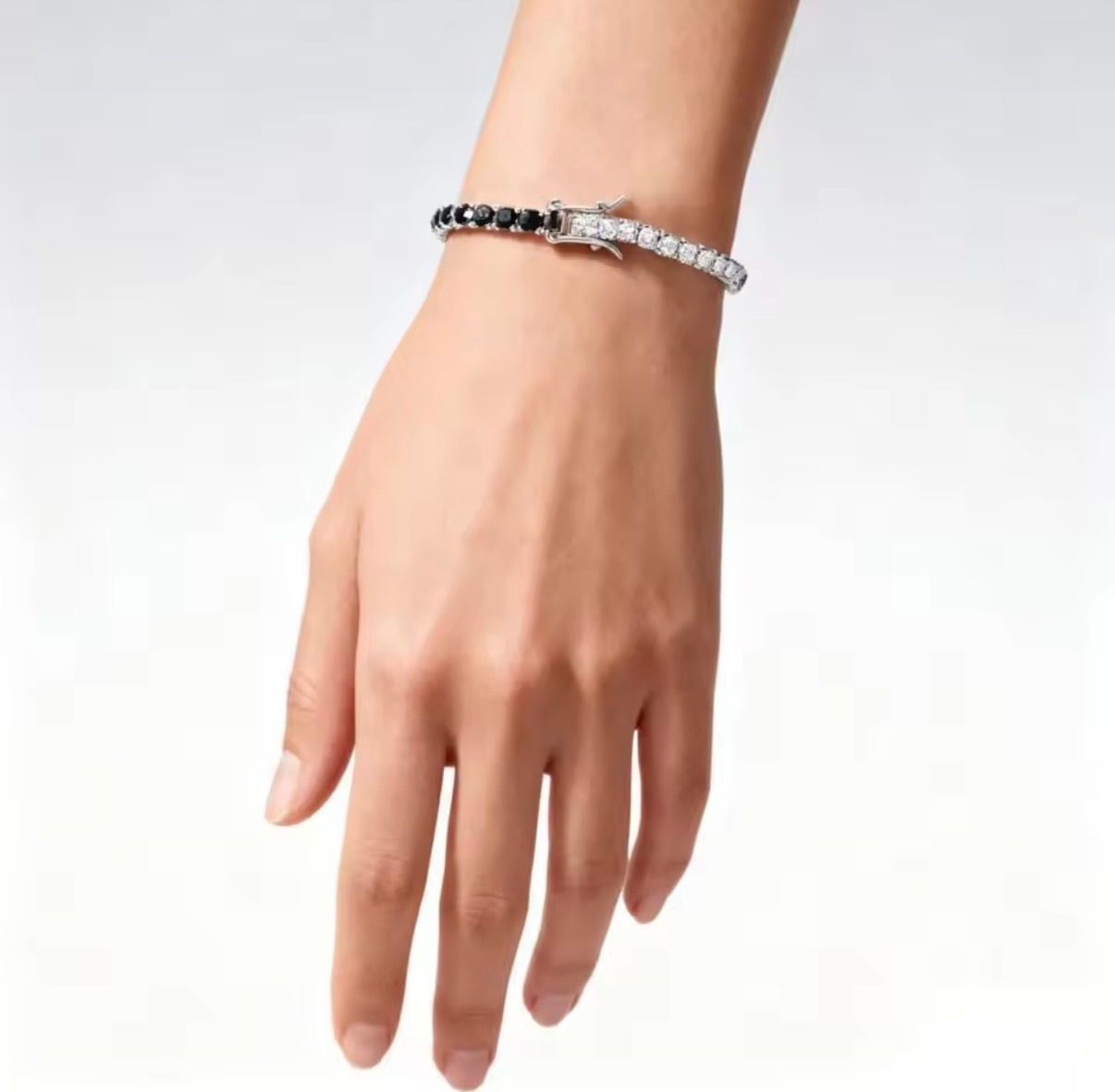 唯一無二の3色コントラスト】 ブラック×グレー×ホワイト モアサナイト