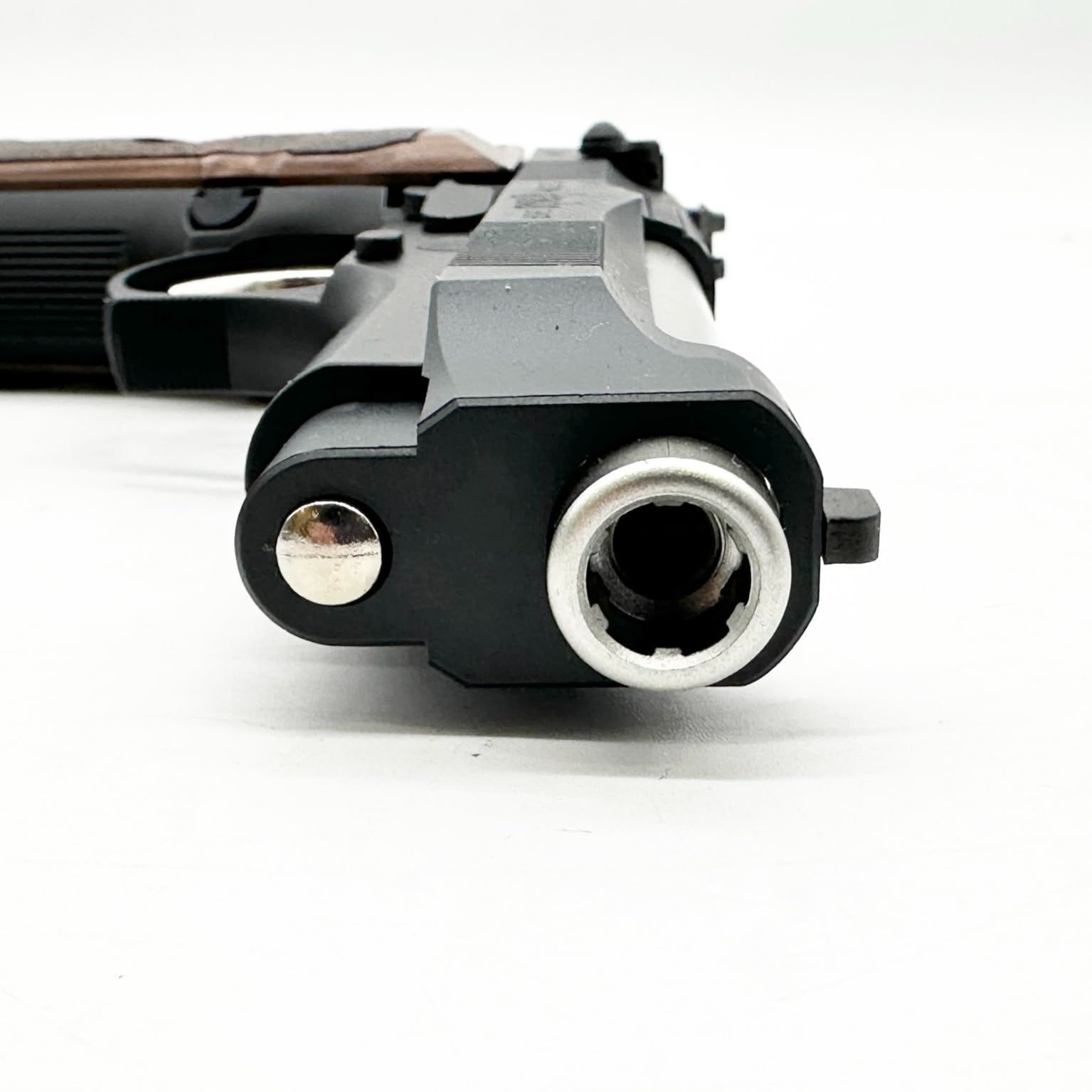 東京マルイ サムライエッジ改 クリス・レッドフィールド モデル 18歳