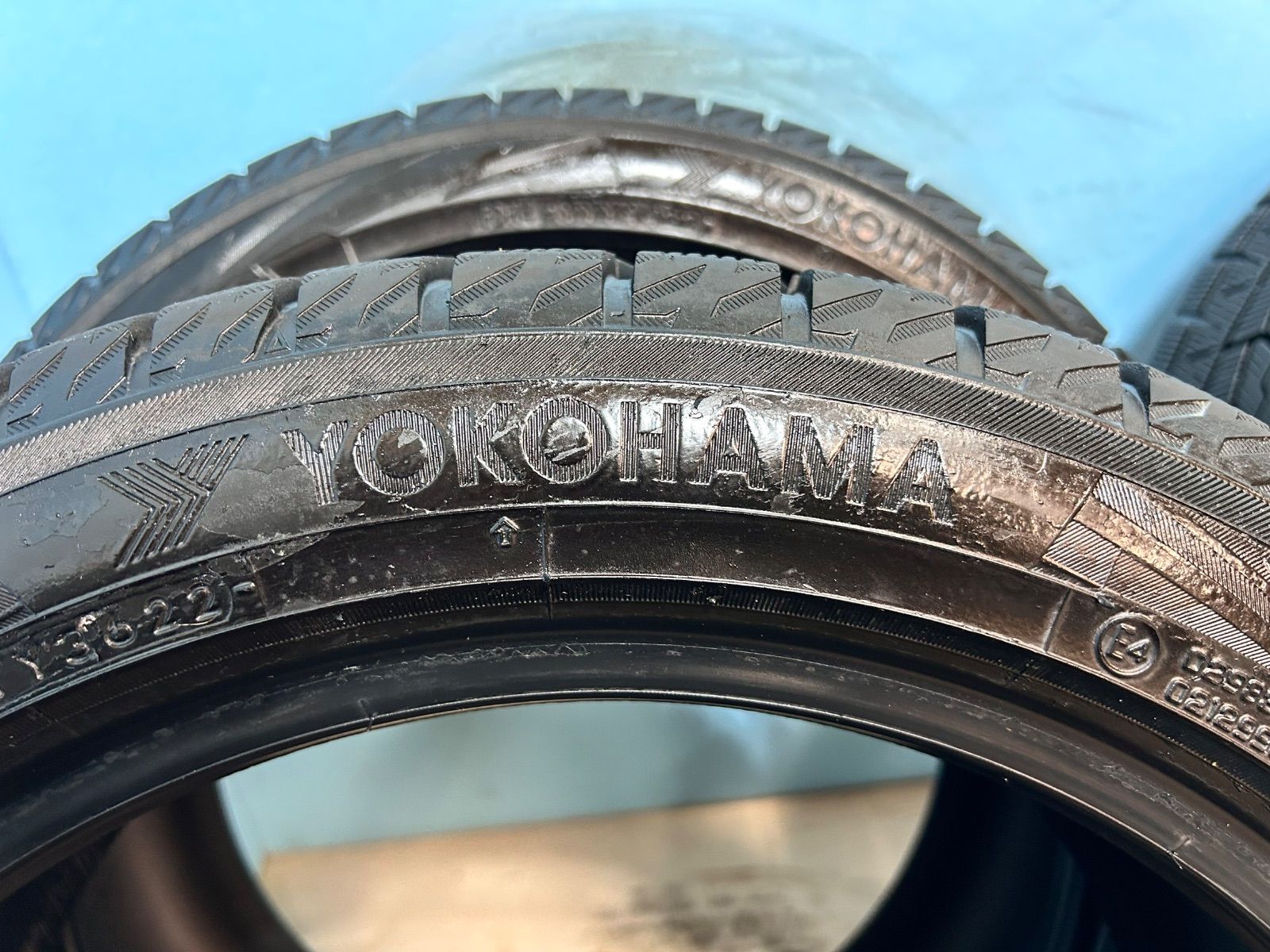 205 50 R 17 スタッドレスタイヤ ice GUARD iG 70 17インチ 4本セット NO 35 y