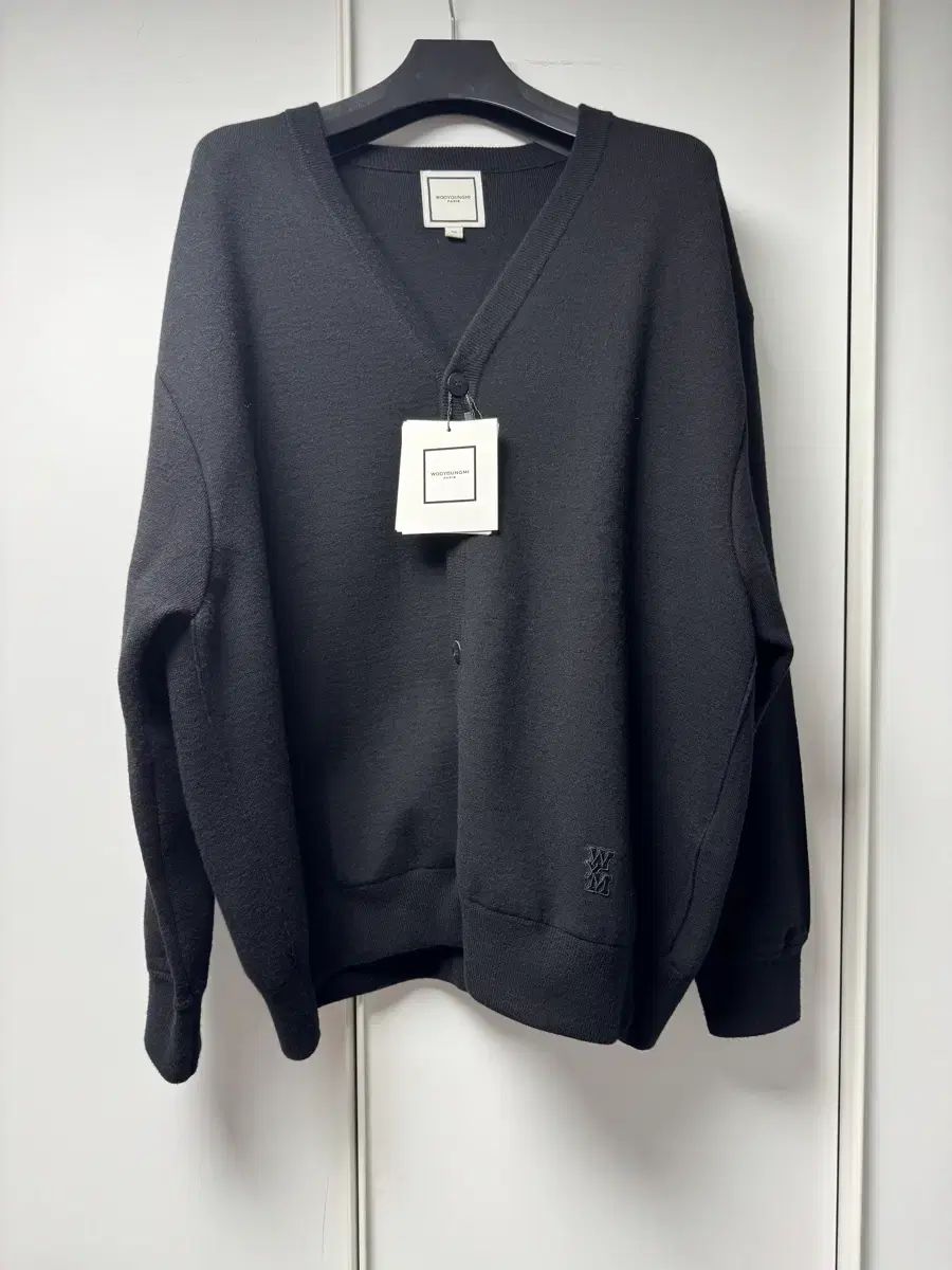 ウーヨンミ 23 fw 刺繍パッチ Vネック カーディガン ブラック 52 105-110